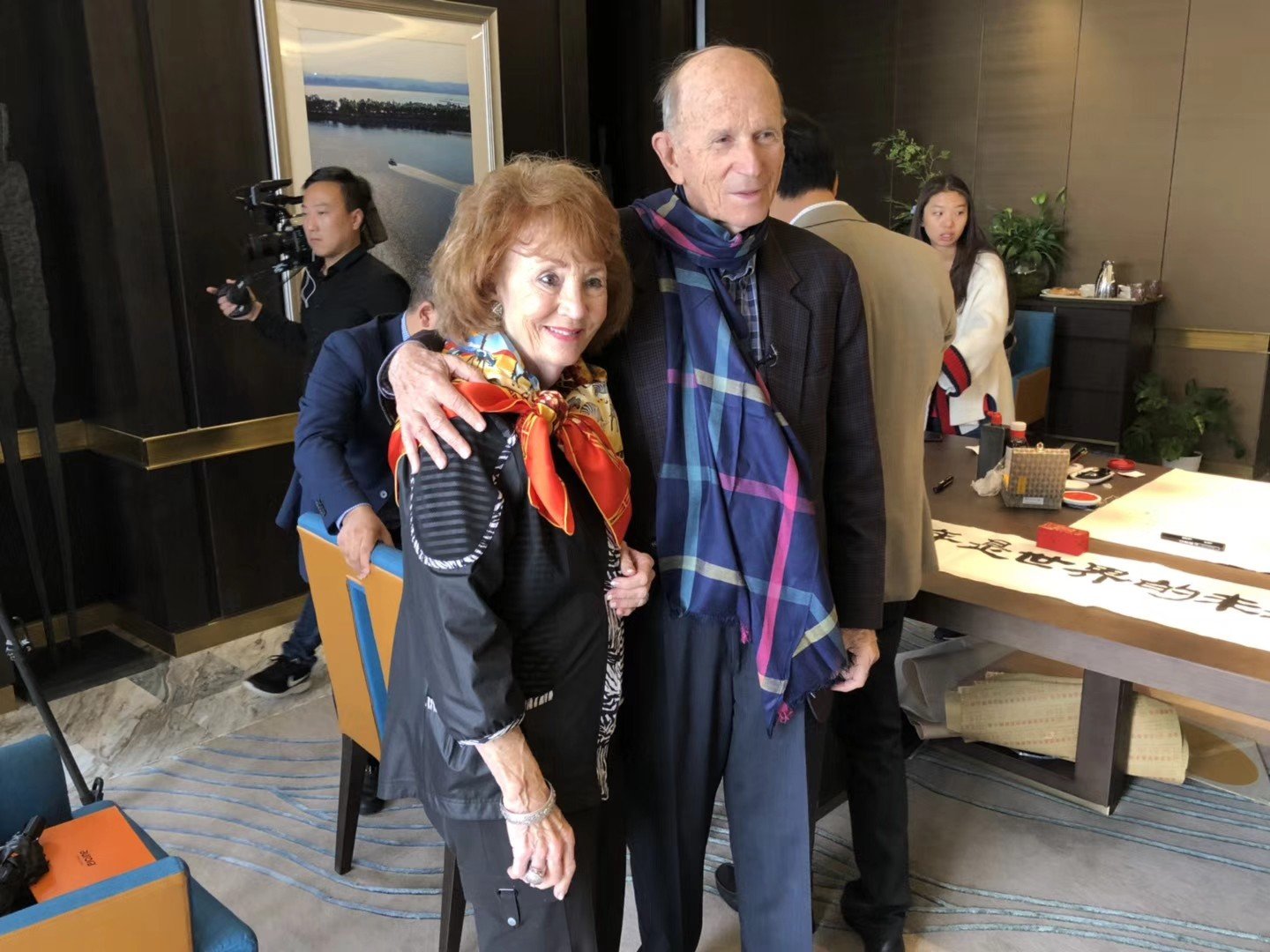 At the event, Mrs. Cooper was wearing an Aurora scarf and holding an artistic umbrella with the same scarf.