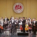 Famous American singer Thomas Hampson stands for Aurora