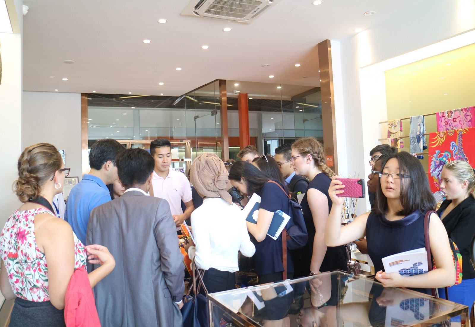 Canadian Youth Delegation Visits Aurora Store: A Testament to Exquisite Design and Quality