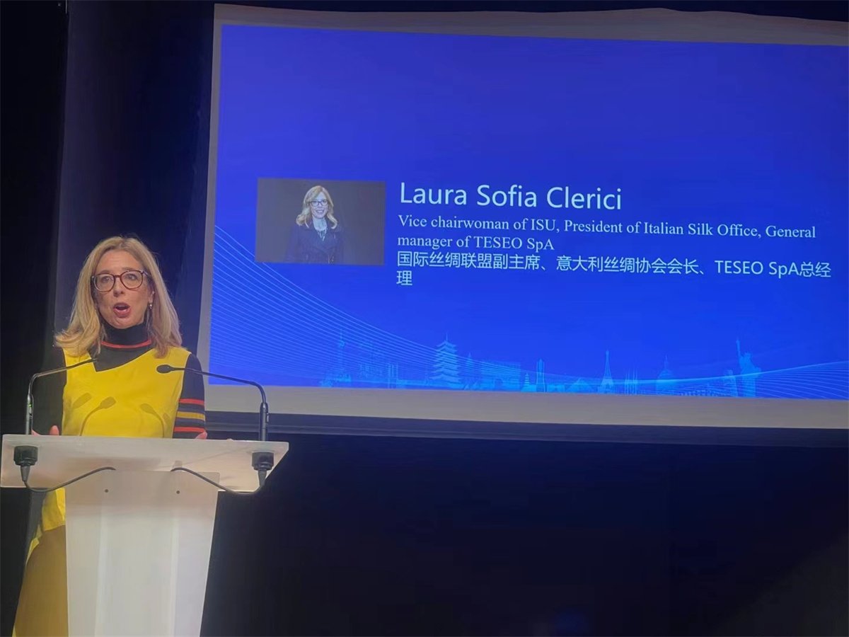 Ms. Laura Sofia Clerici, President of the Italian Silk Association and General Manager of TESEO SpA, gave a thumbs up to Aurora Silk
