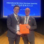 Mr. Xavier Lepingle, Vice President of the French Textile Enterprise Federation and CEO of Herm è s Textile Holdings, gave a thumbs up to Aurora National Silk