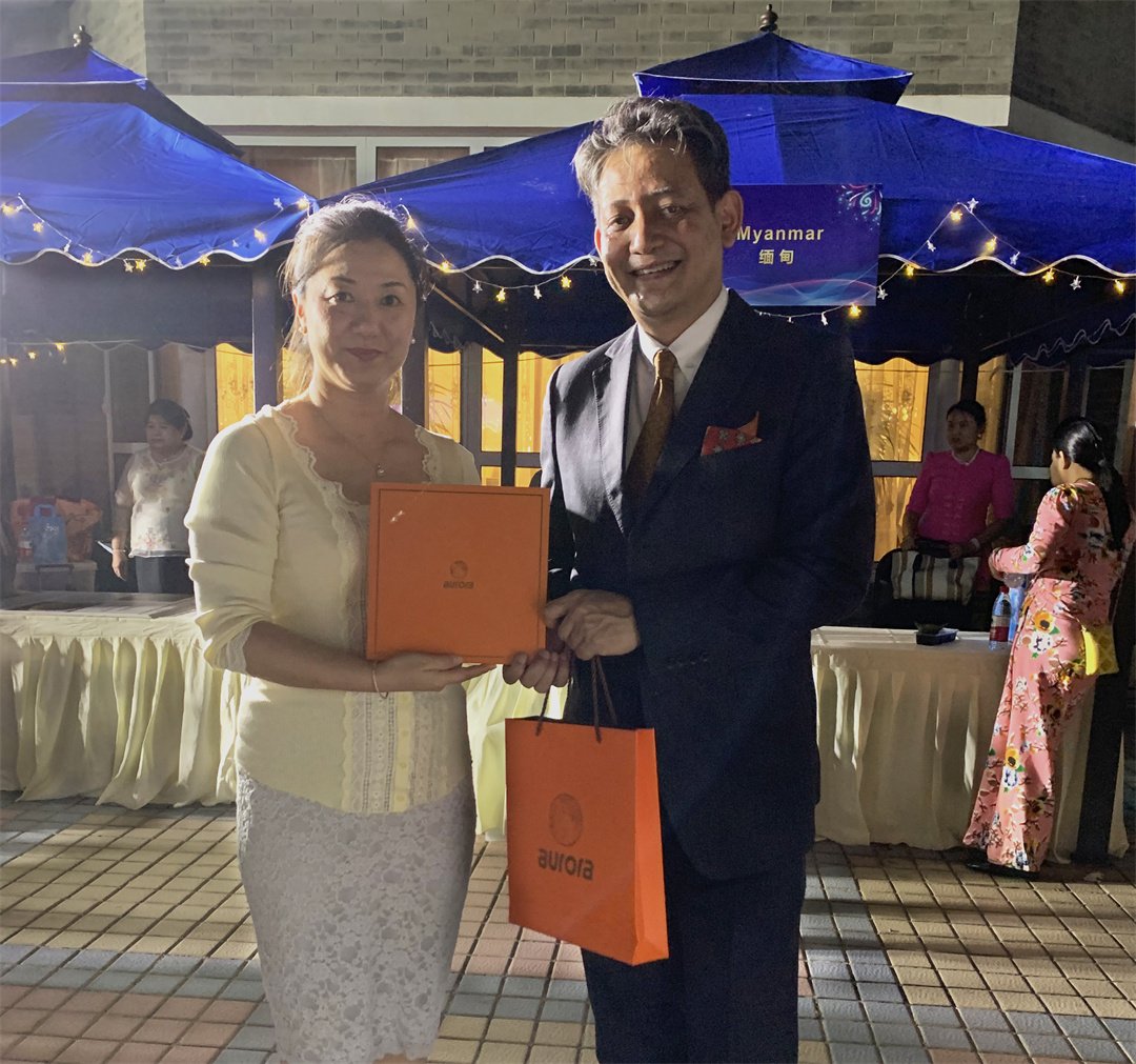 Mr. Dino, the Indonesian Ambassador to China, gave a thumbs up to the Aurora Silk Road platform! Aurora - tell a good Chinese story!