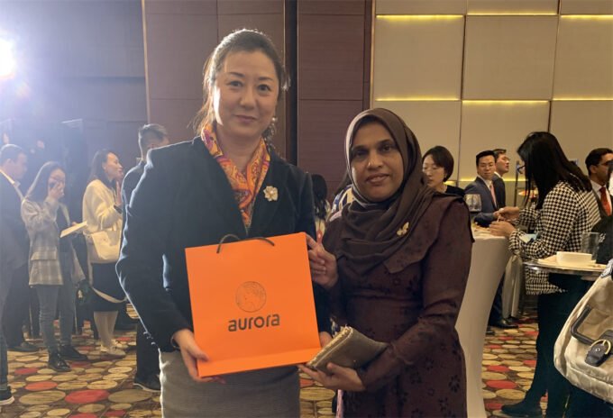 Ms. Azma, the newly appointed Ambassador of the Republic of Maldives to China, gives a thumbs up to Aurora products!