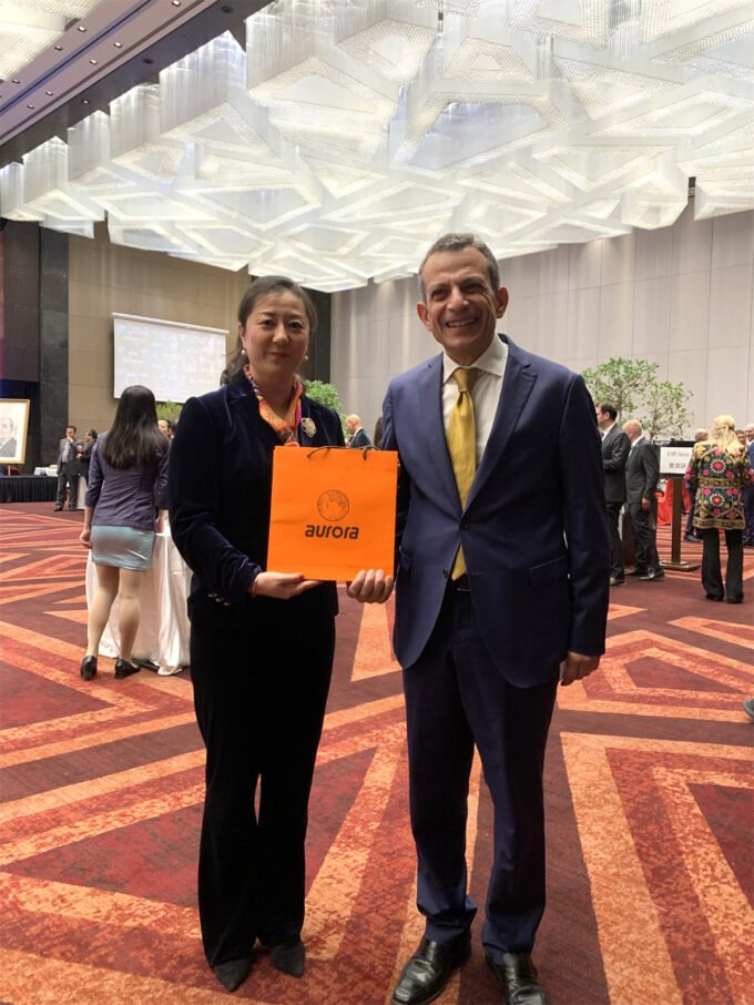 Mr. Asim Hanefi, the newly appointed Ambassador of Egypt to China, gave a thumbs up to the platform of Aurora, a Fortune 500 Asian brand!