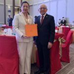 Dhr. Ganlin, the current Ambassador of Panama to China, gave a thumbs up to Aurora scarf platform