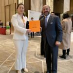 Mr. Briuni Galavito, Ambassador of the Dominican Republic to China, gave a thumbs up to Aurora scarf platform