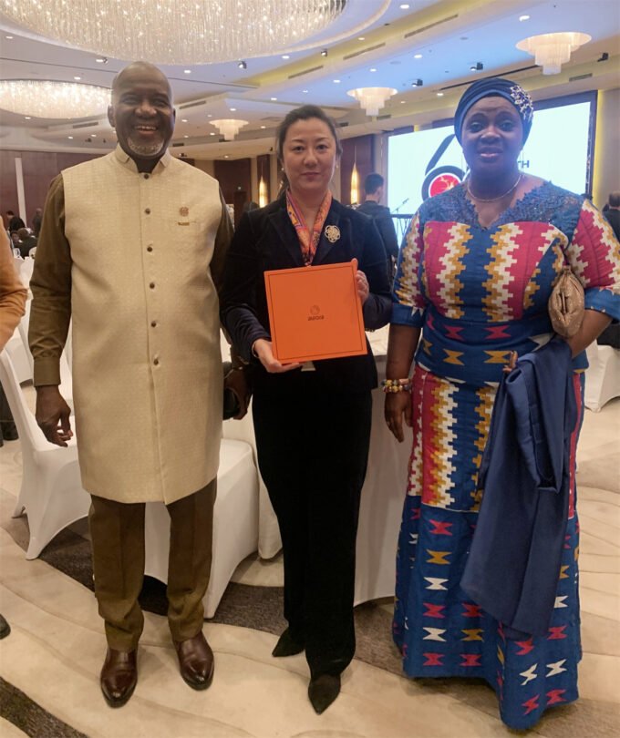 Mr. Winfred Hammond, Ambassador of Ghana to China, praised the Aurora scarf platform