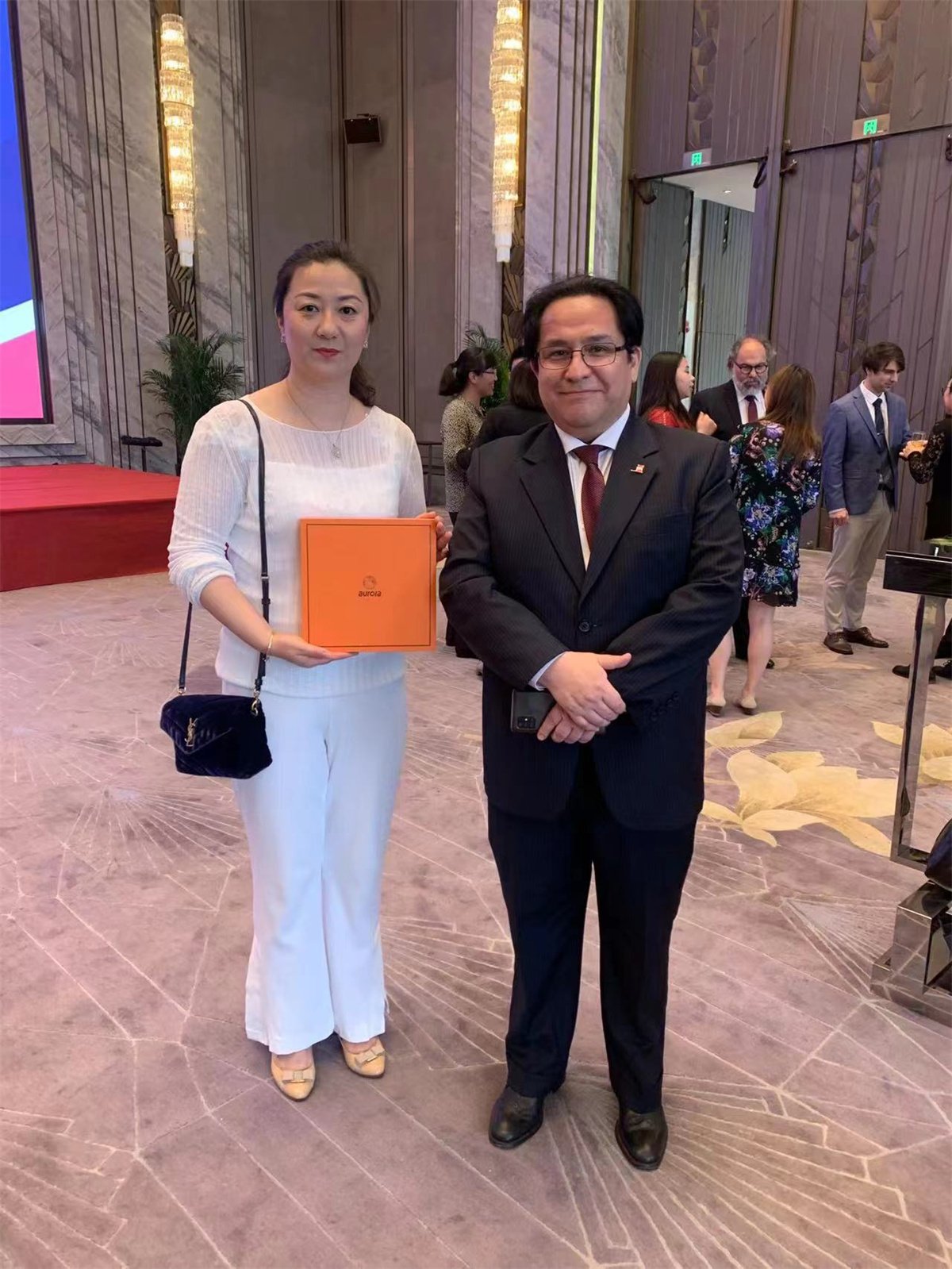 His Excellency David Gamara, Consul General of Peru in Shanghai, stands at the Aurora scarf platform