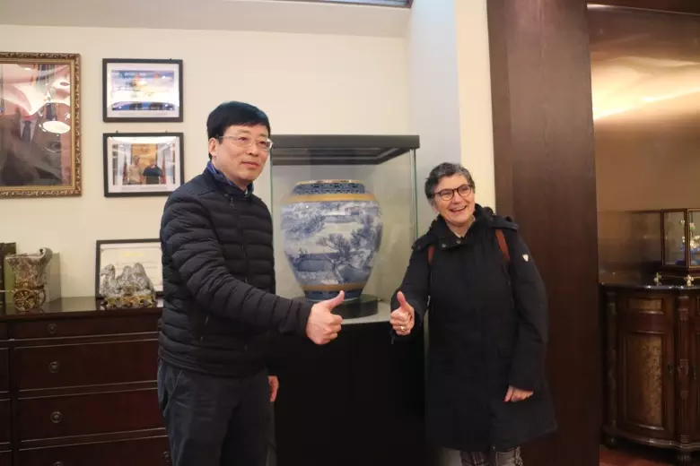 Professor Elico (right) and Aurora Chairman Deng Tao (left)
