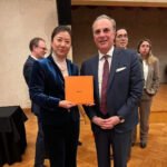 On the morning of March 9, 2022, Mr. Fang Lanyi, the Italian Ambassador to China, gave a thumbs up to the Aurora Silk Road platform