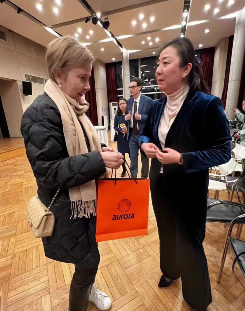 On March 10, 2022, Swedish Ambassador to China Song Lian gave a thumbs up to Aurora National Silk Road platform!
