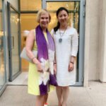 Ms. Meng Lan, the Finnish Ambassador to China, wore the Aurora scarf and praised the Chinese silk Aurora